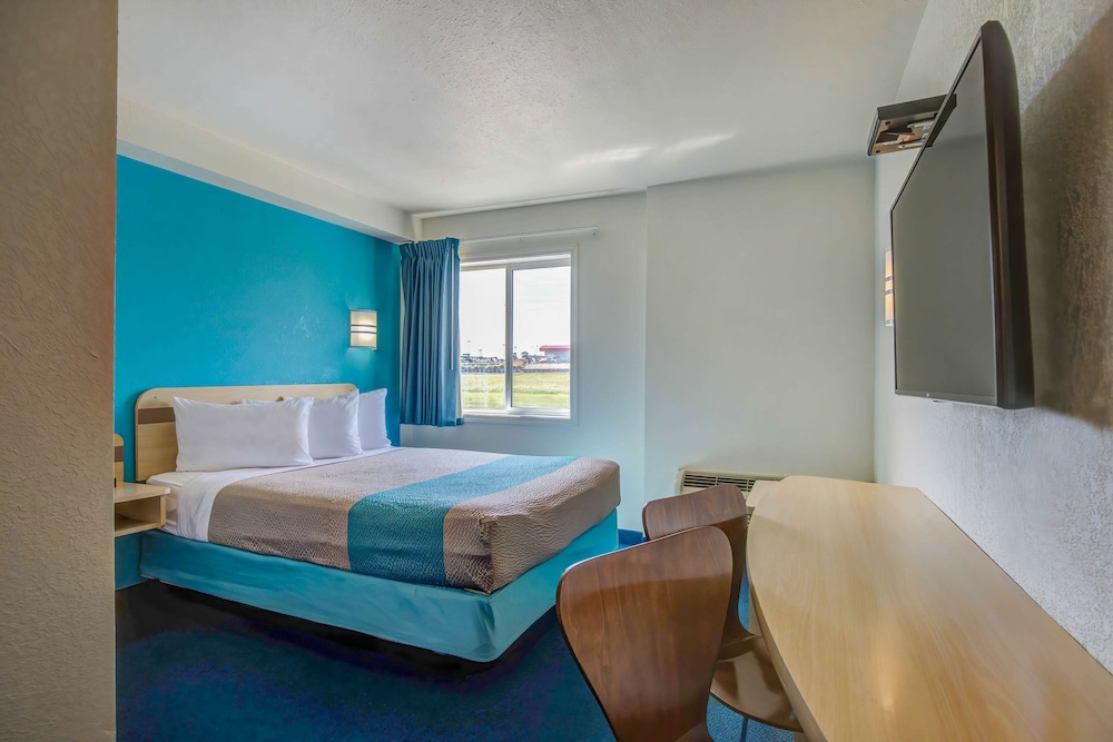Motel6 Grande Prairie, AB 33/65