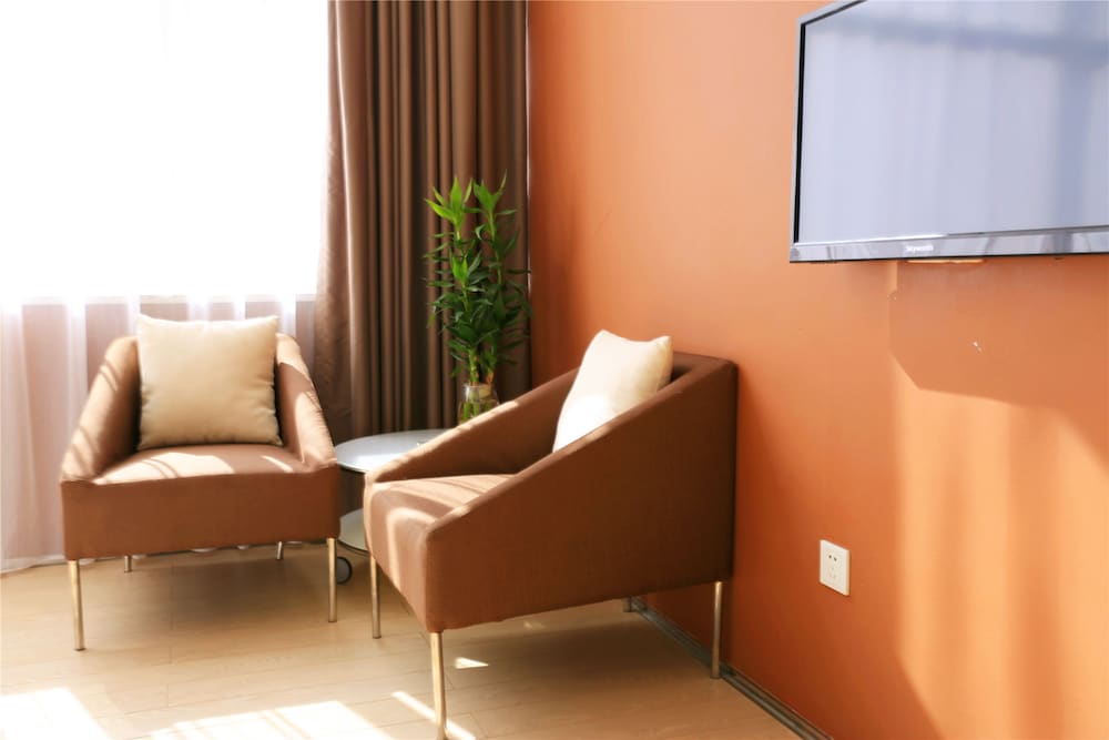 Colour Inn Shenzhen Dongmen Branch 47/66