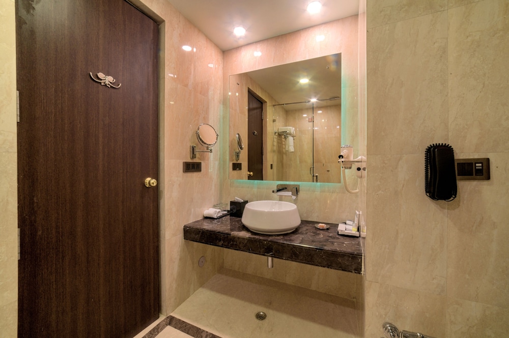 Vivanta Jamshedpur, Golmuri 52/57