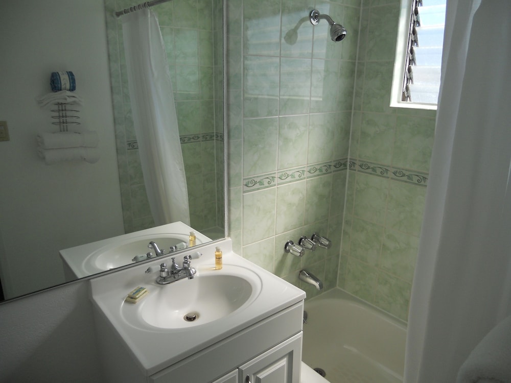 La Adventurer All Suite Hotel 26/27