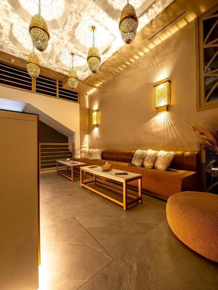 Fashion Hotel 36/47