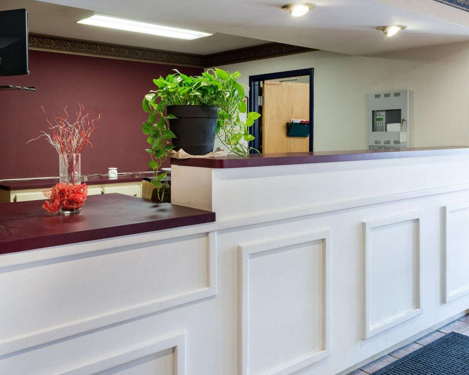 Econo Lodge Hopewell Near Fort Lee I-295 6/23