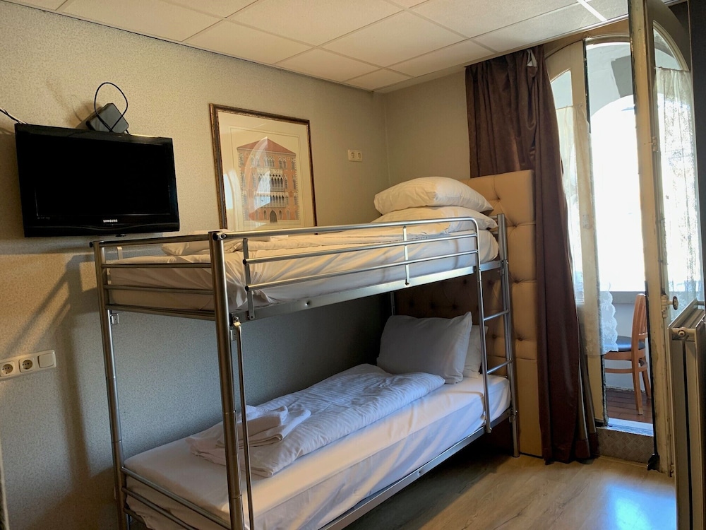 Di-Ann Hotel 37/67