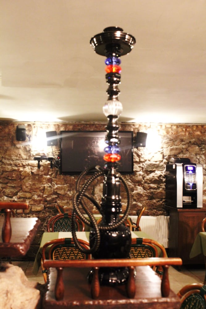 Monte Kristo Hotel 64/95