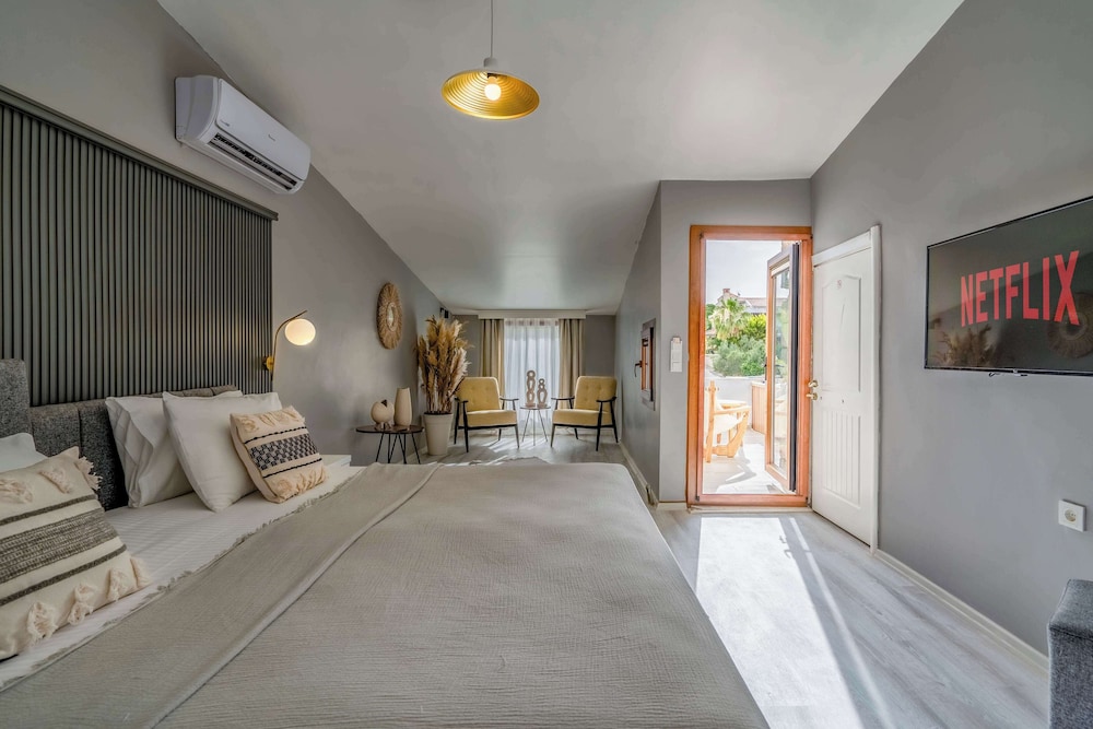 Bugra Alacati - Adults Only 18/42