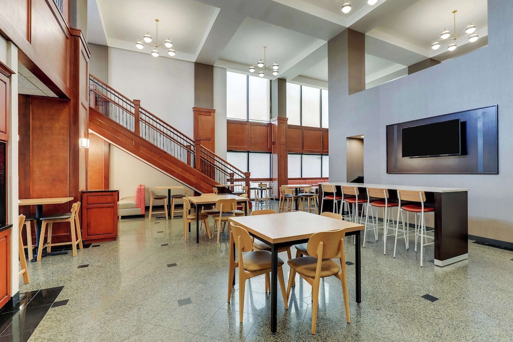 Drury Inn and Suites Birmingham Lakeshore Drive 42/50