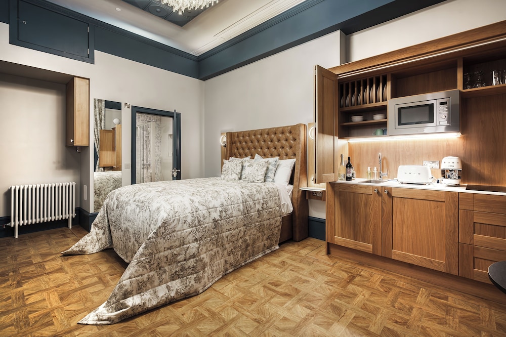 Bonnie Hotel 15/50