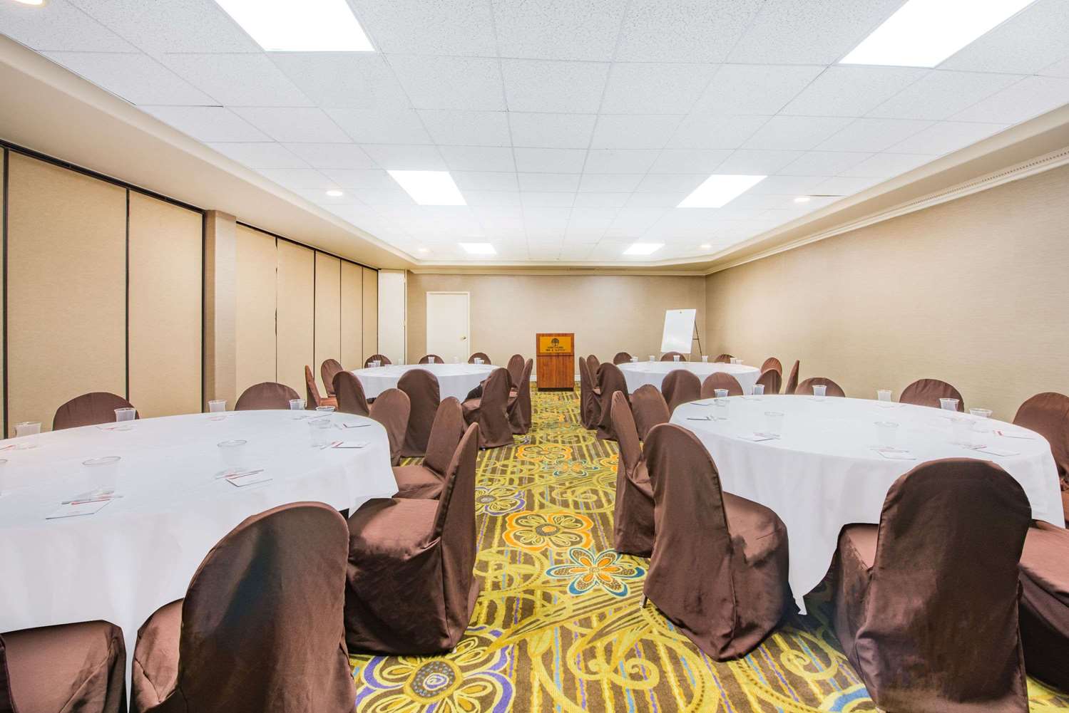 Hawthorn Suites by Wyndham El Paso Airport 26/28