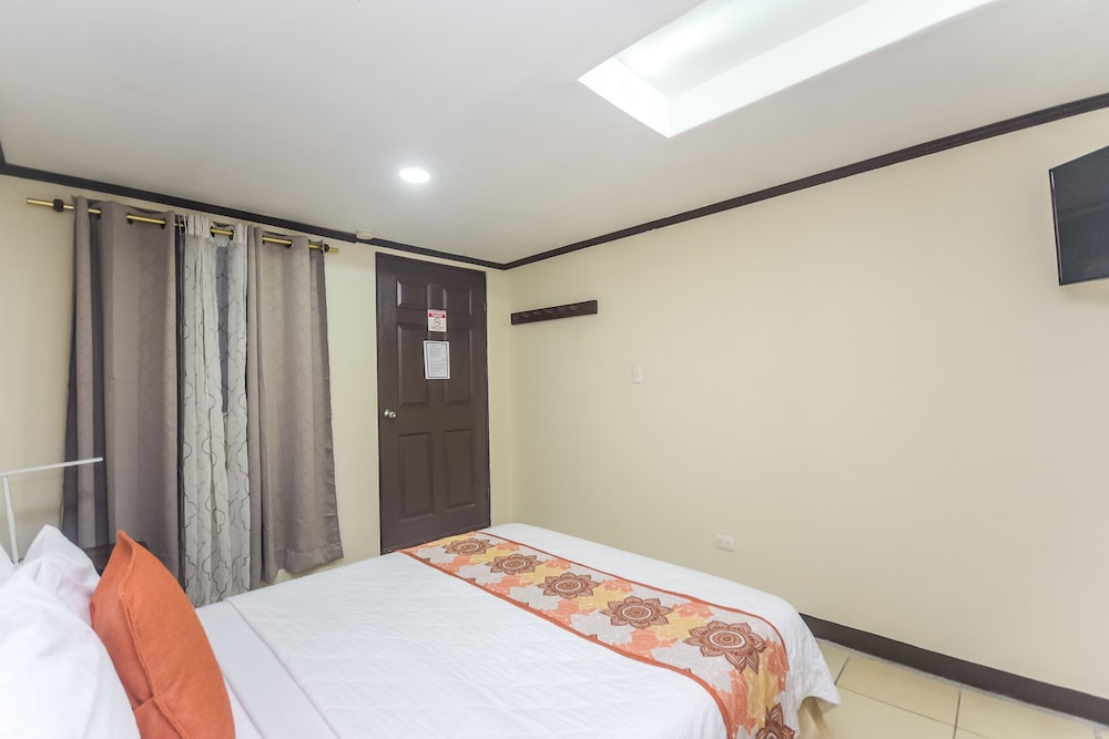 Berlor Airport Inn 16/50