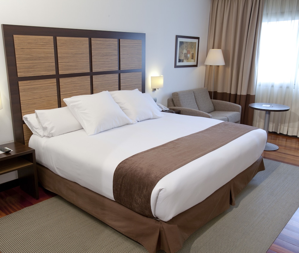 Studio, Queen Bed