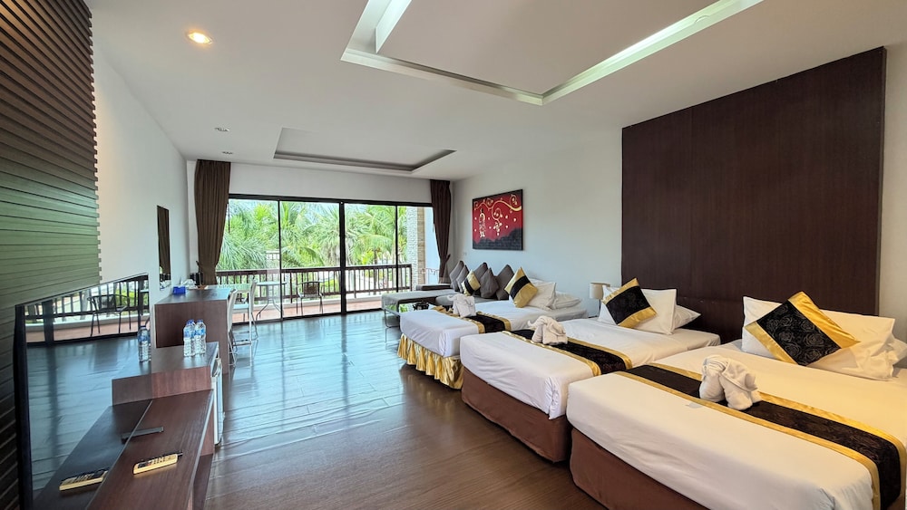 SUPERIOR, TRIPLE, 3 BEDS