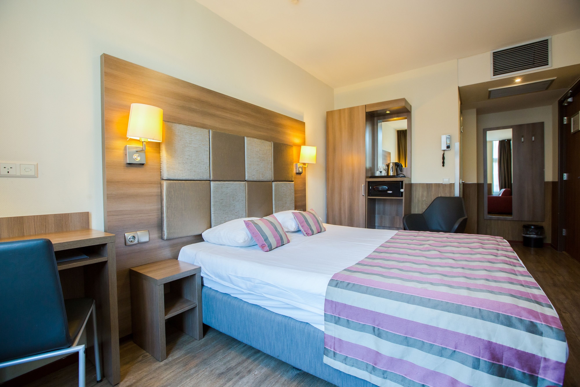 DELUXE, DOUBLE BED, CITY VIEW