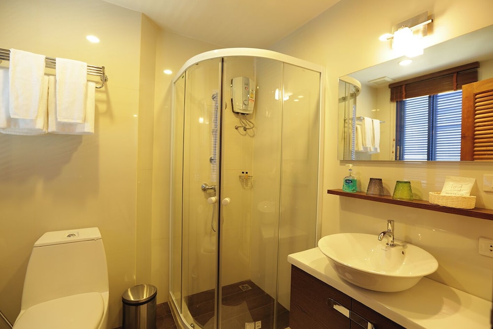 Nandha Hotel 68/71