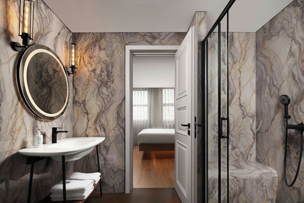 Moxy Istanbul Beyoglu 49/50