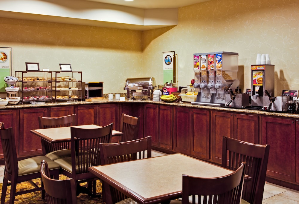 Country Inn & Suites By Radisson, Des Moines West, IA 37/48