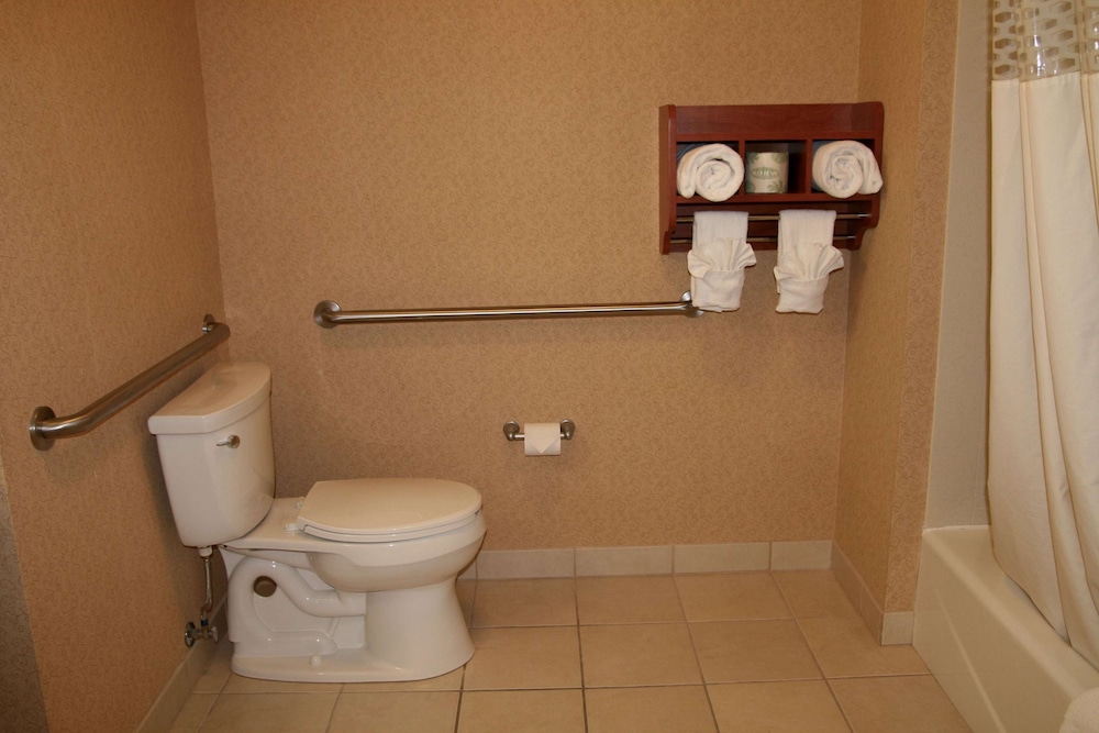 Hampton Inn Garden City, KS 9/33