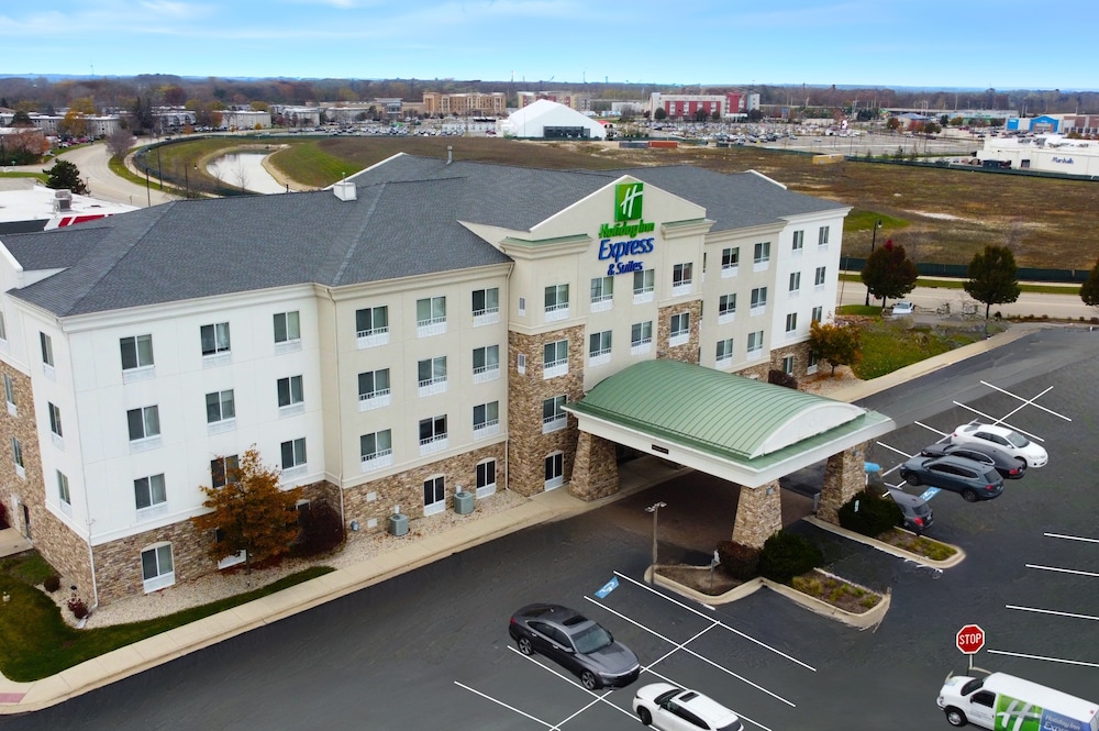 Holiday Inn Express & Suites Chicago North-Waukegan-Gurnee 1/50