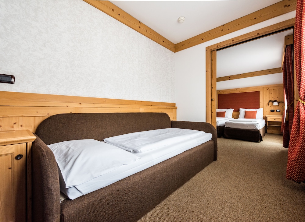 Hotel Antares 32/70
