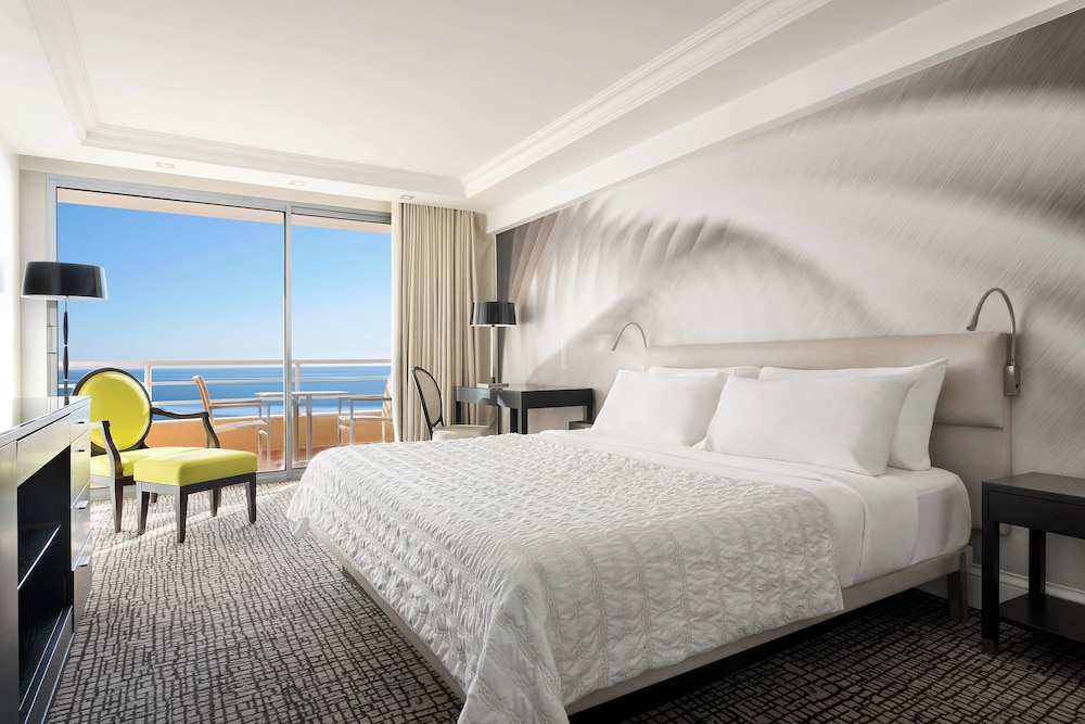 Deluxe, King Bed, Sea View, Balcony