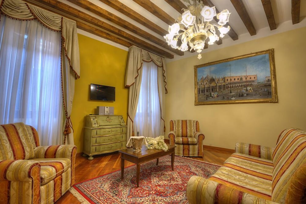 Ca Dell Arte Suite 45/71