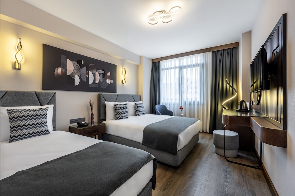 Bristol Hotel 15/50