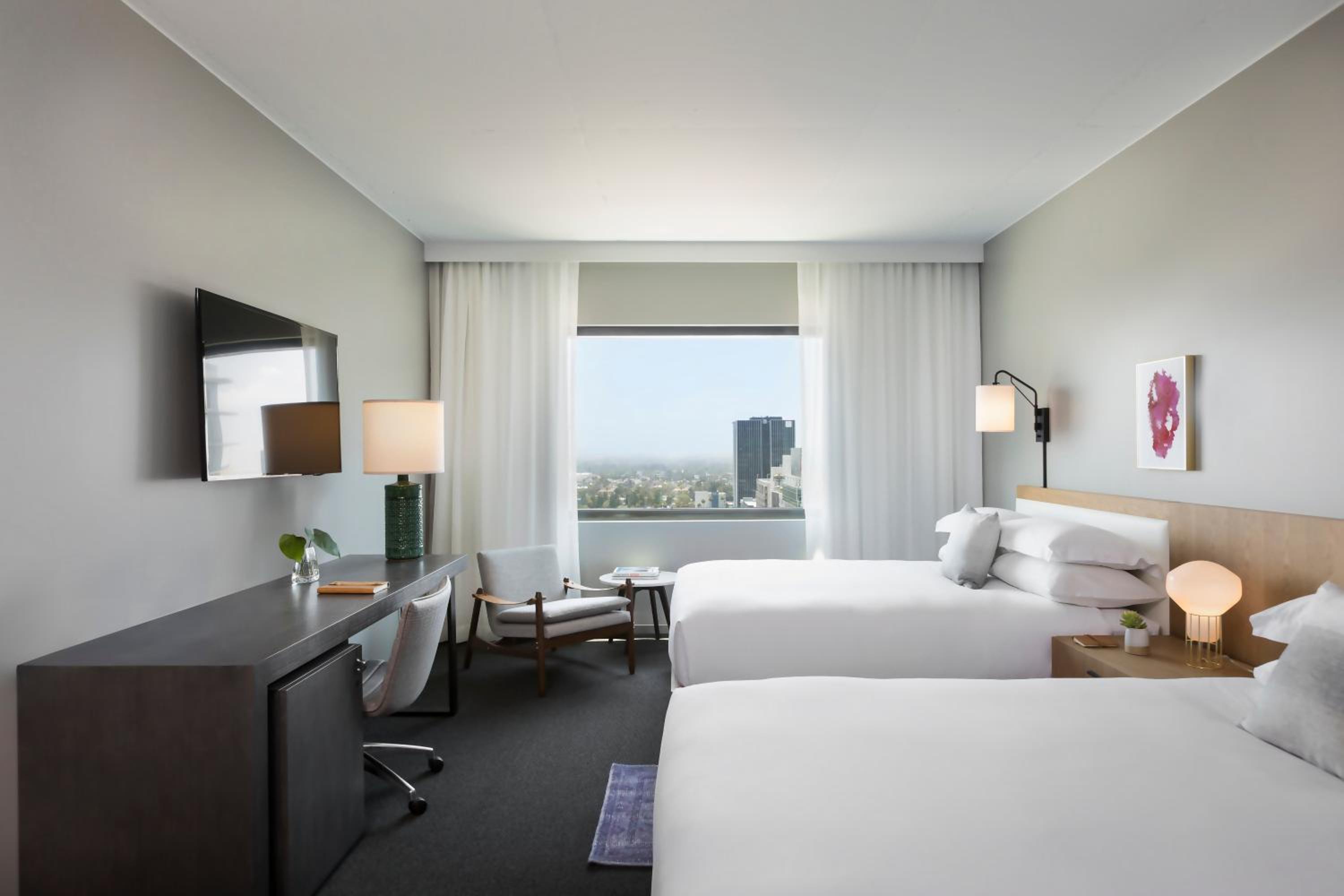Essential, 2 Queen Beds, City View