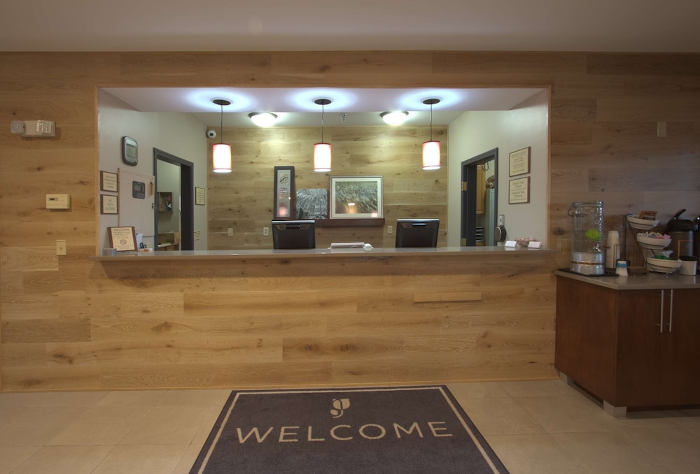 Country Inn & Suites by Radisson, Moline Airport 6/28