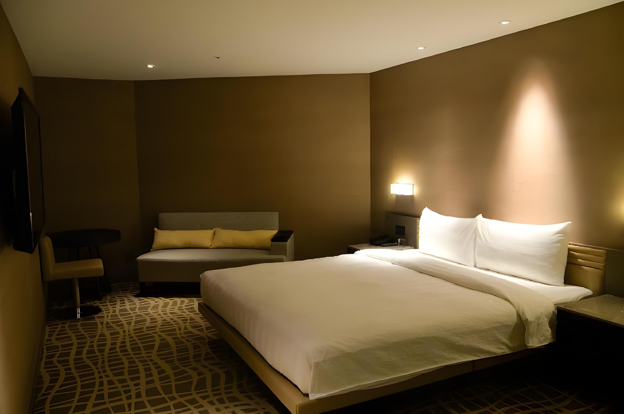 Elegant, King Bed, No Window