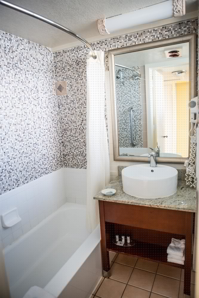 Best Western Plus Yacht Harbor Inn 16/42
