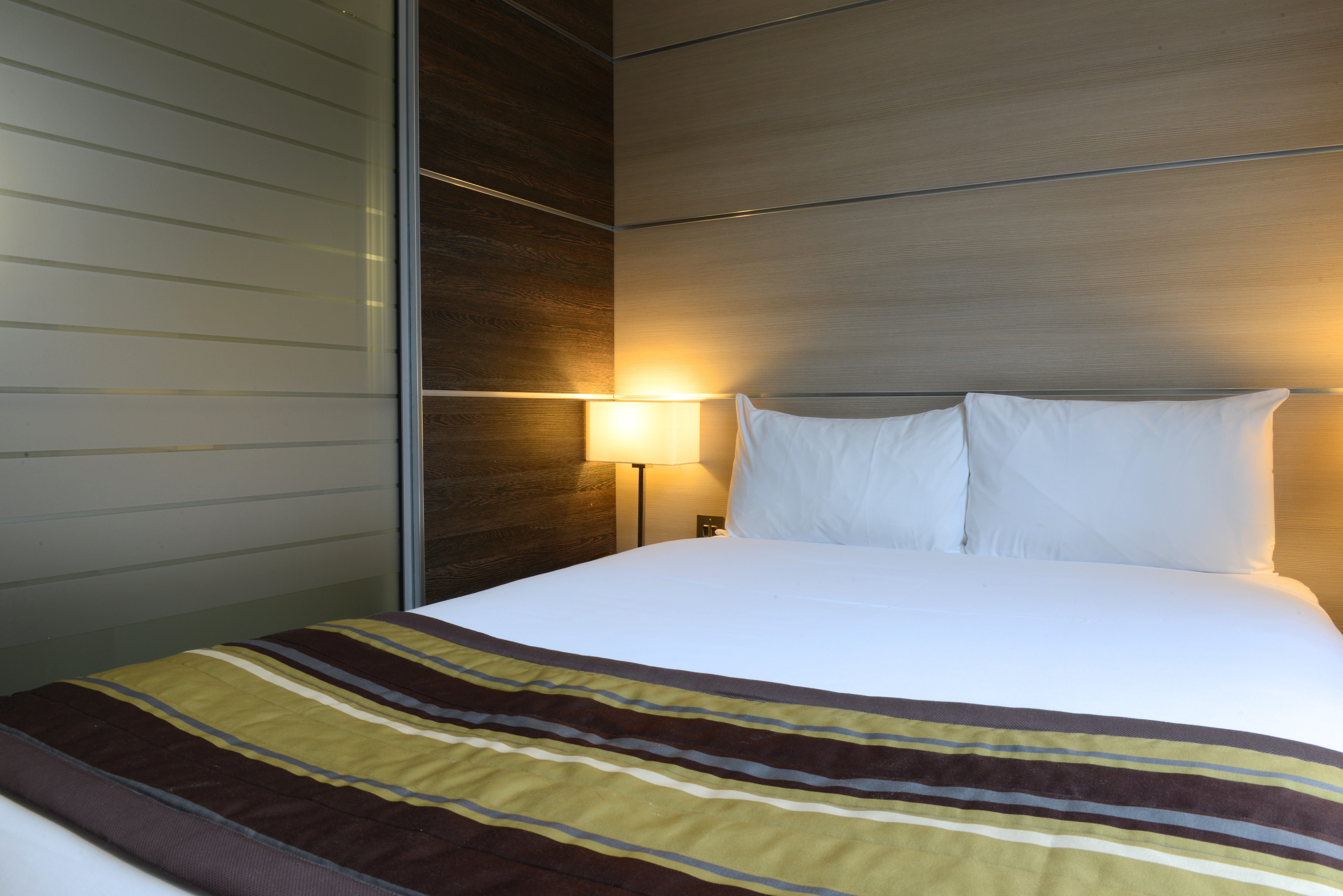 Room at The Wesley Hotel London, LONDON