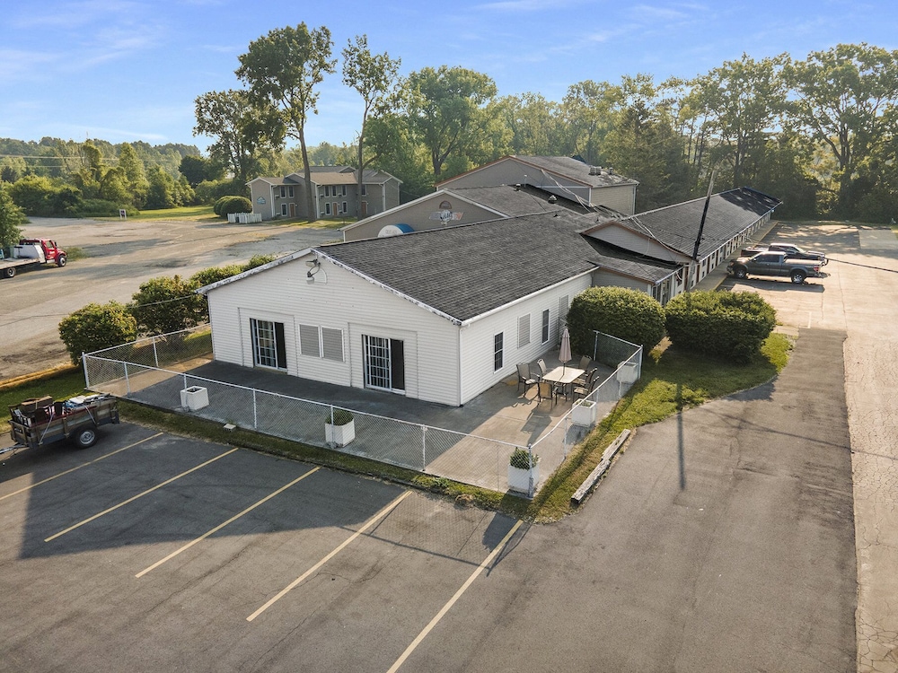 Great Lakes Inn and Suites 41/45