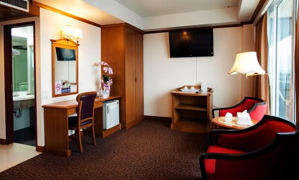 V L Hatyai Hotel 43/65