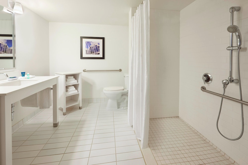 Room, 2 Queen Beds, Four Points by Sheraton Halifax 7/8