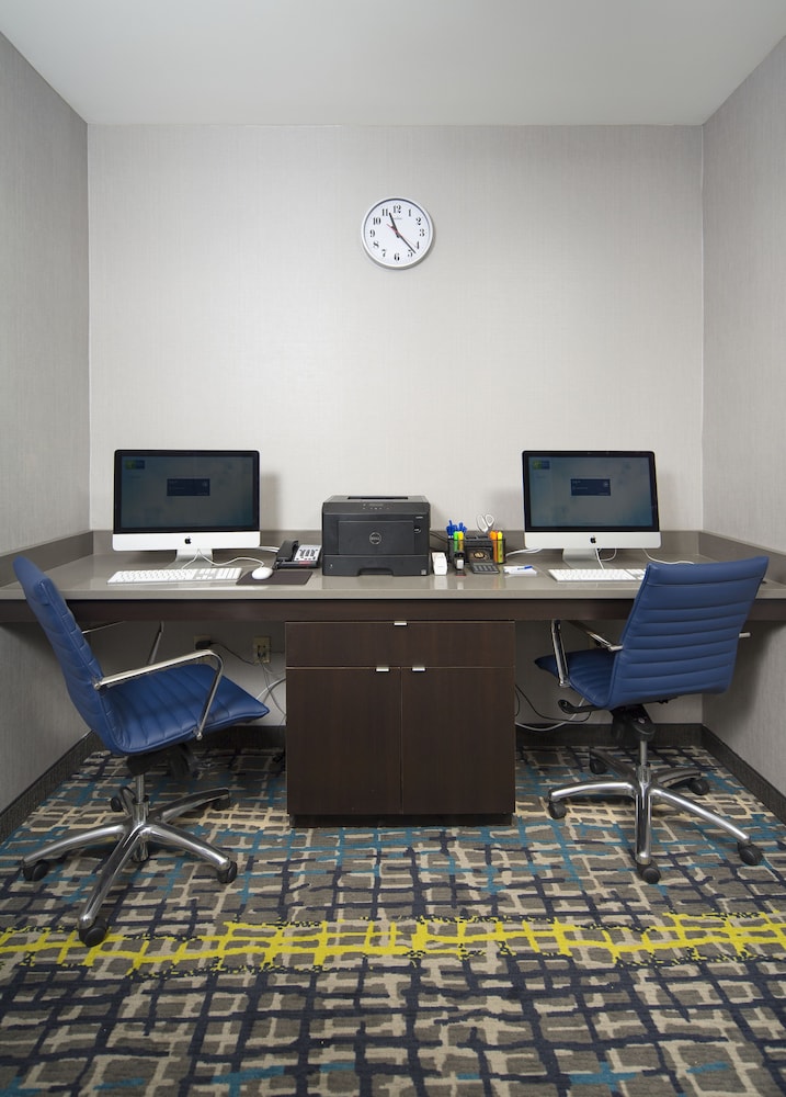 Holiday Inn Express & Suites Oklahoma City Dwtn - Bricktown 49/55