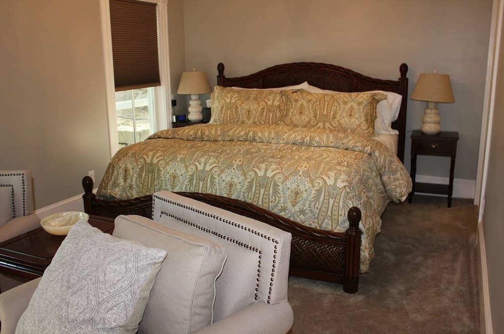 Holbrook House Bed and Breakfast- Bar Harbor ME 20/50