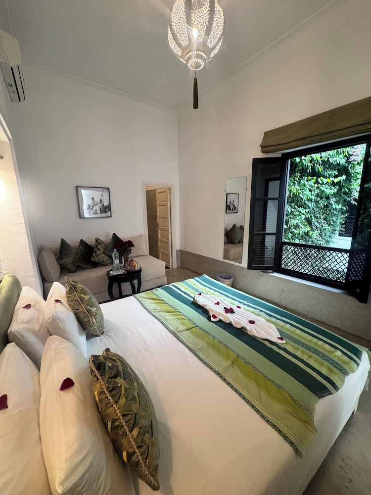 Suite, Murphy Bed