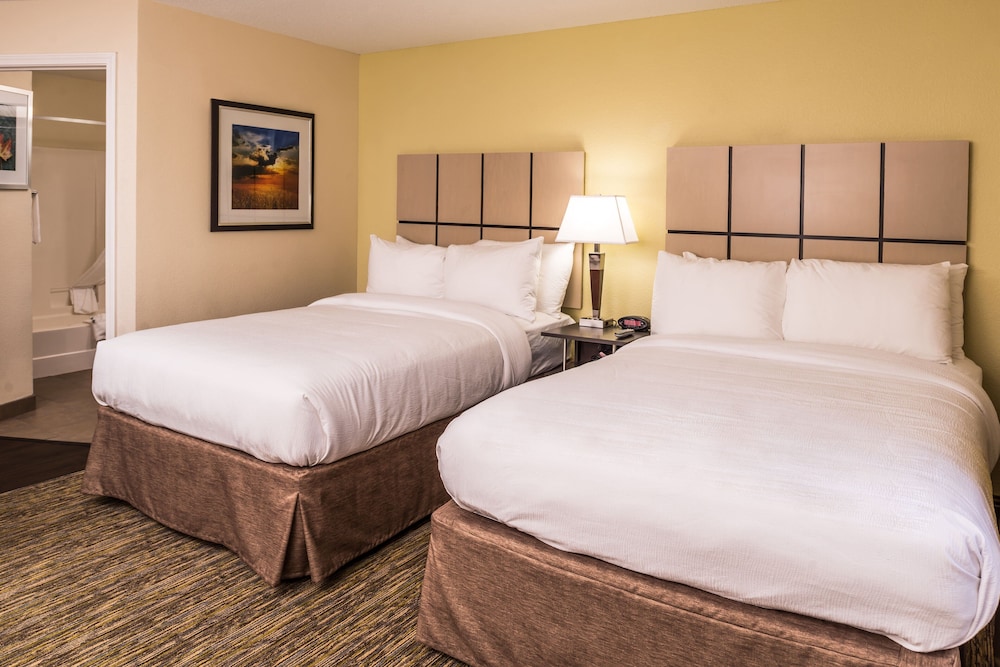 Candlewood Suites Kansas City 12/53