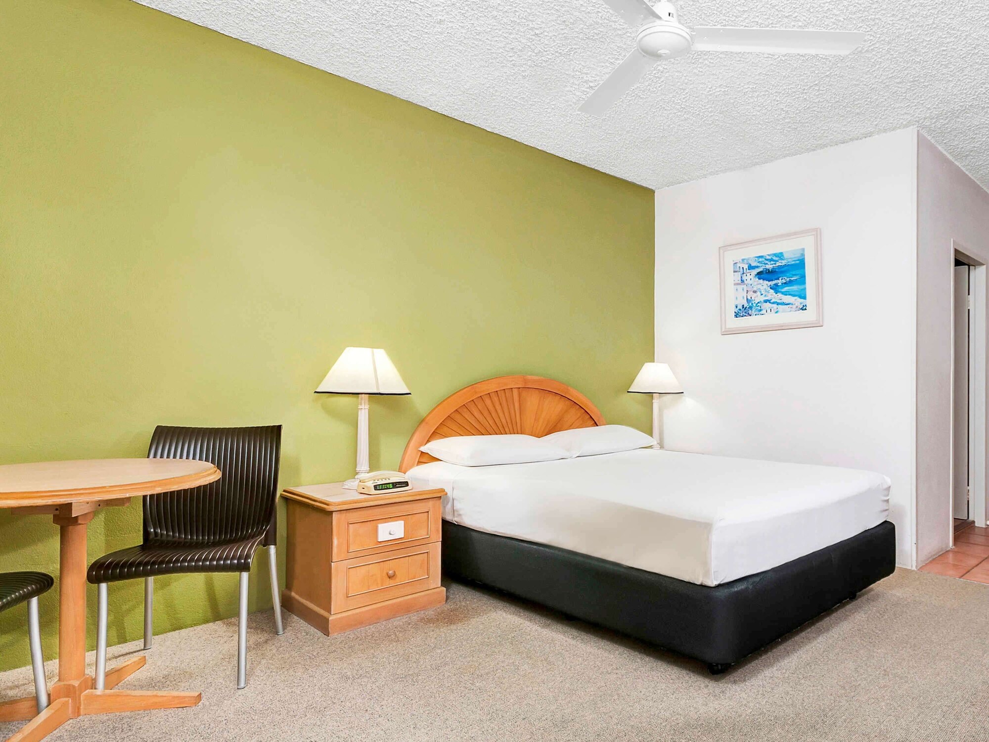 STANDARD, QUEEN BED