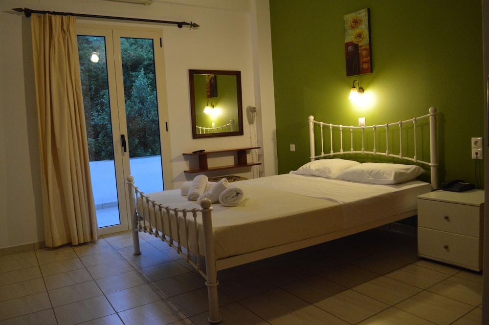 Nikos Apartments 40/76
