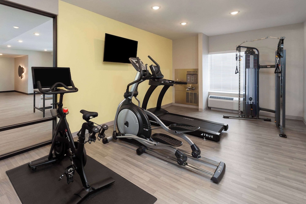 ECHO Suites Extended Stay by Wyndham Madison 39/53