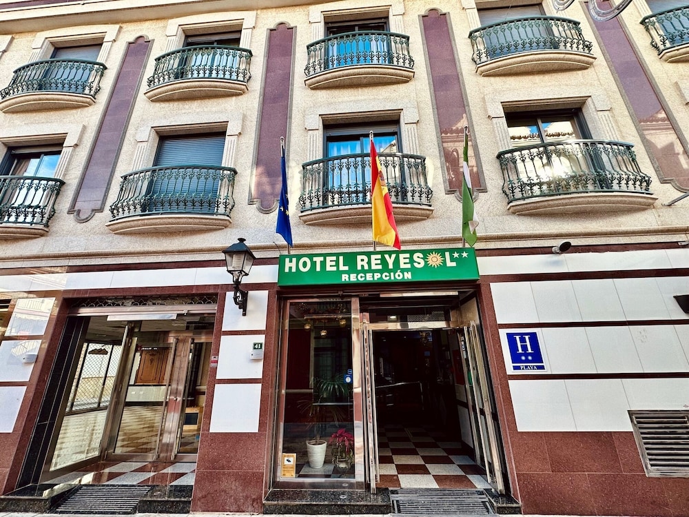 Reyesol Hotel 1/50