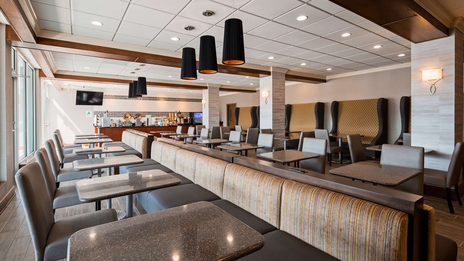 Best Western Premier Airport/Expo Center Hotel 18/23