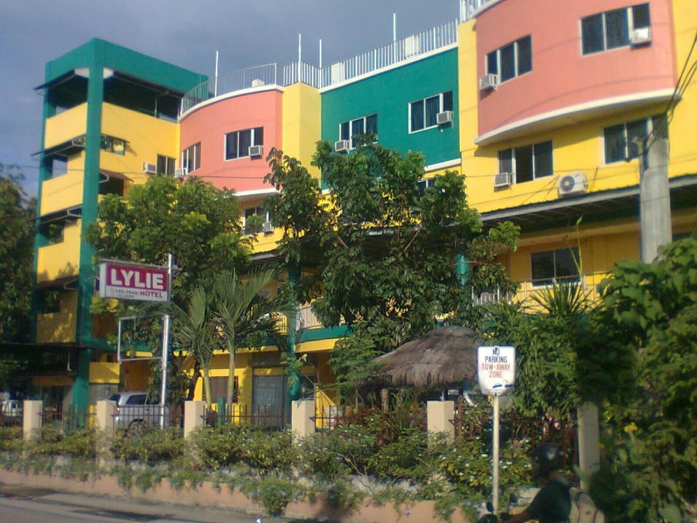 Lylie Hotel 50/51