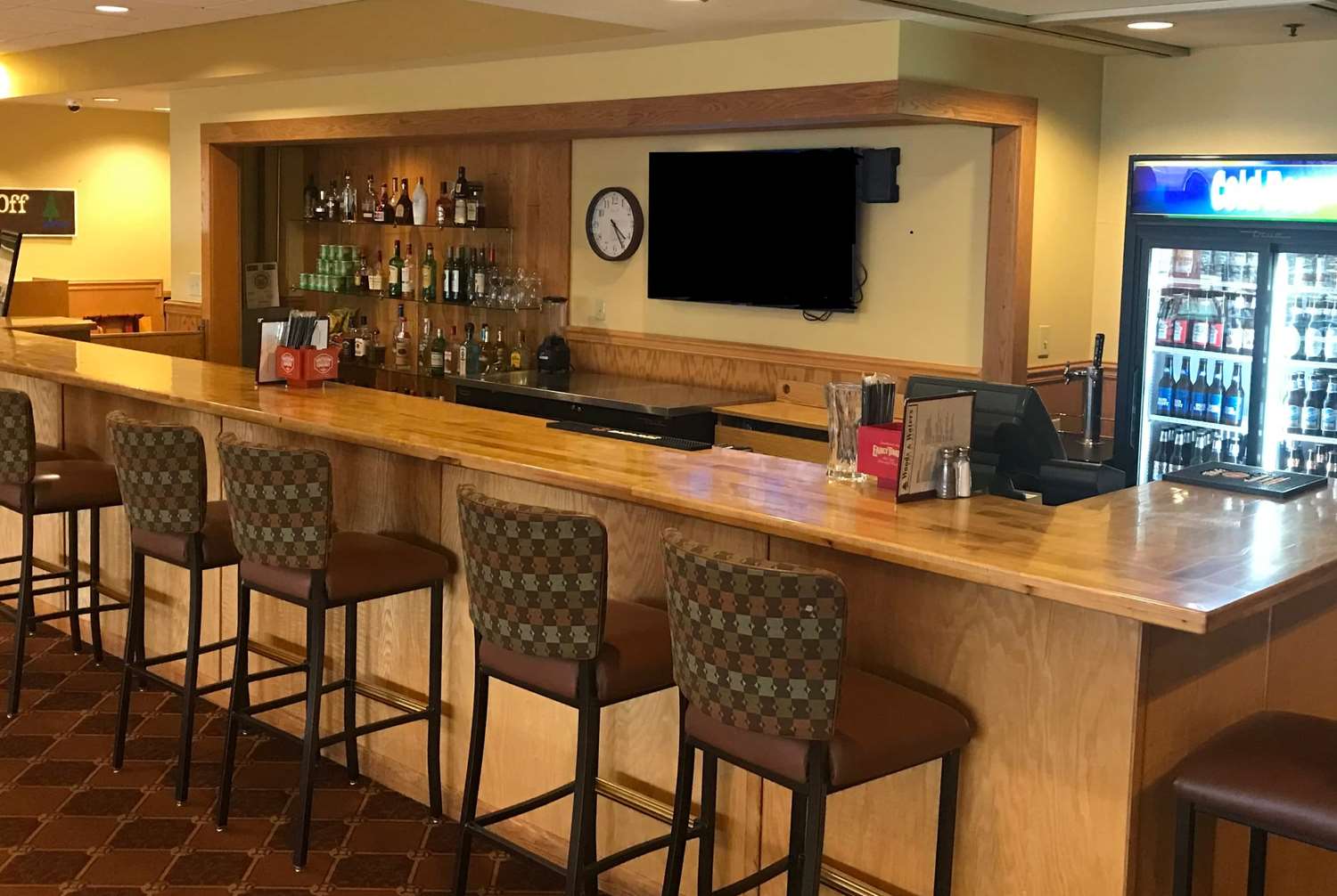 Days Inn & Suites by Wyndham Sutton Flatwoods 6/10