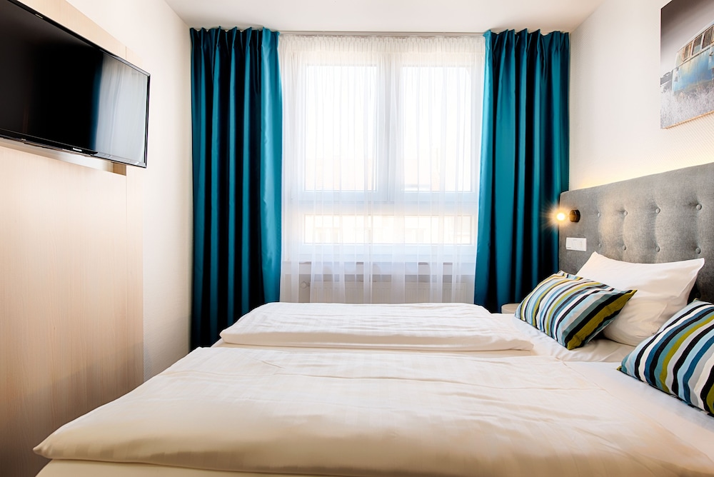 Home Hotel 22/59