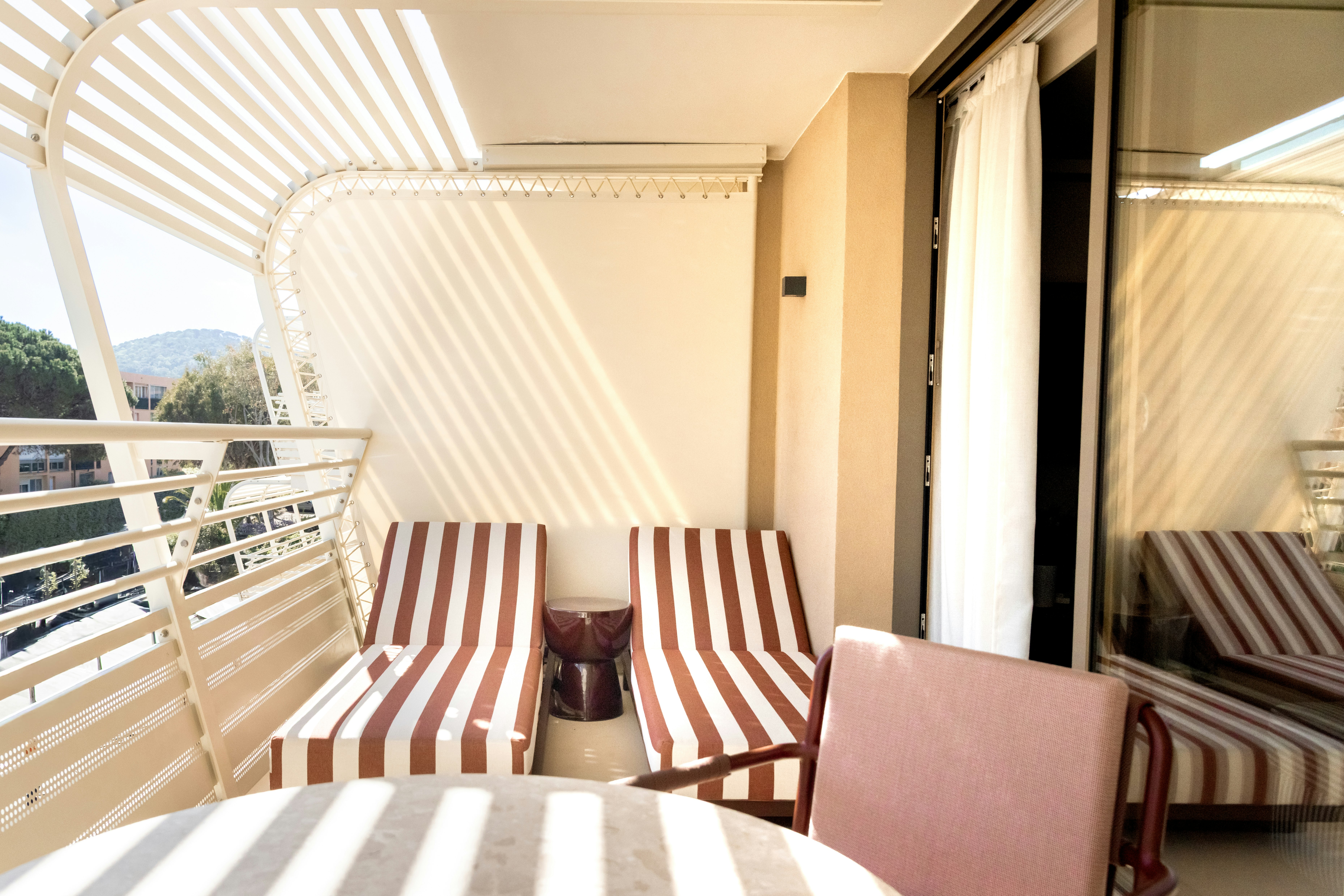 GUEST ROOM, QUEEN BED