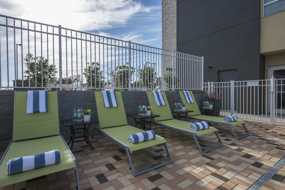Hampton Inn Greenville/I-385 Haywood Mall 24/42