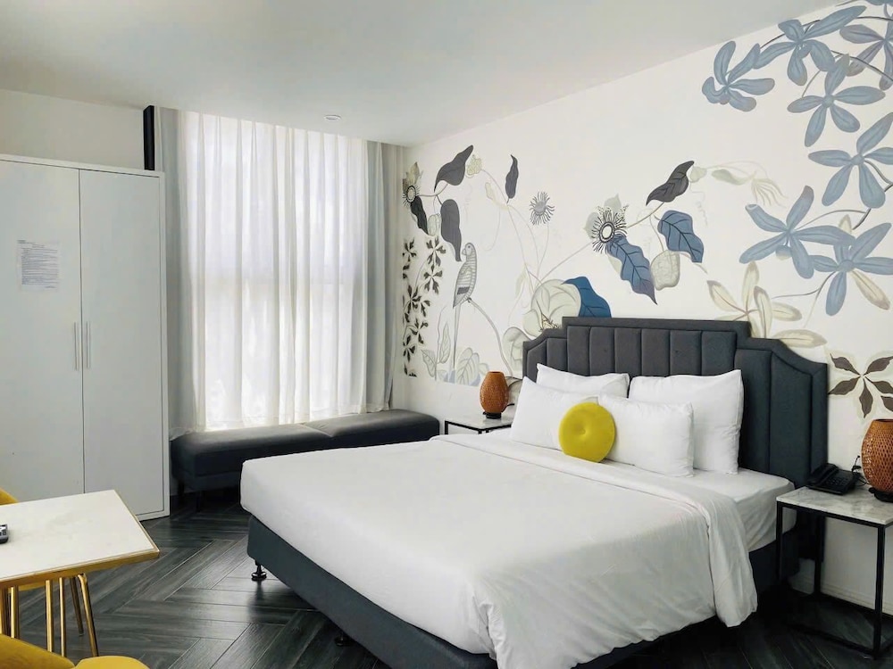 Len's Hotel 22/50
