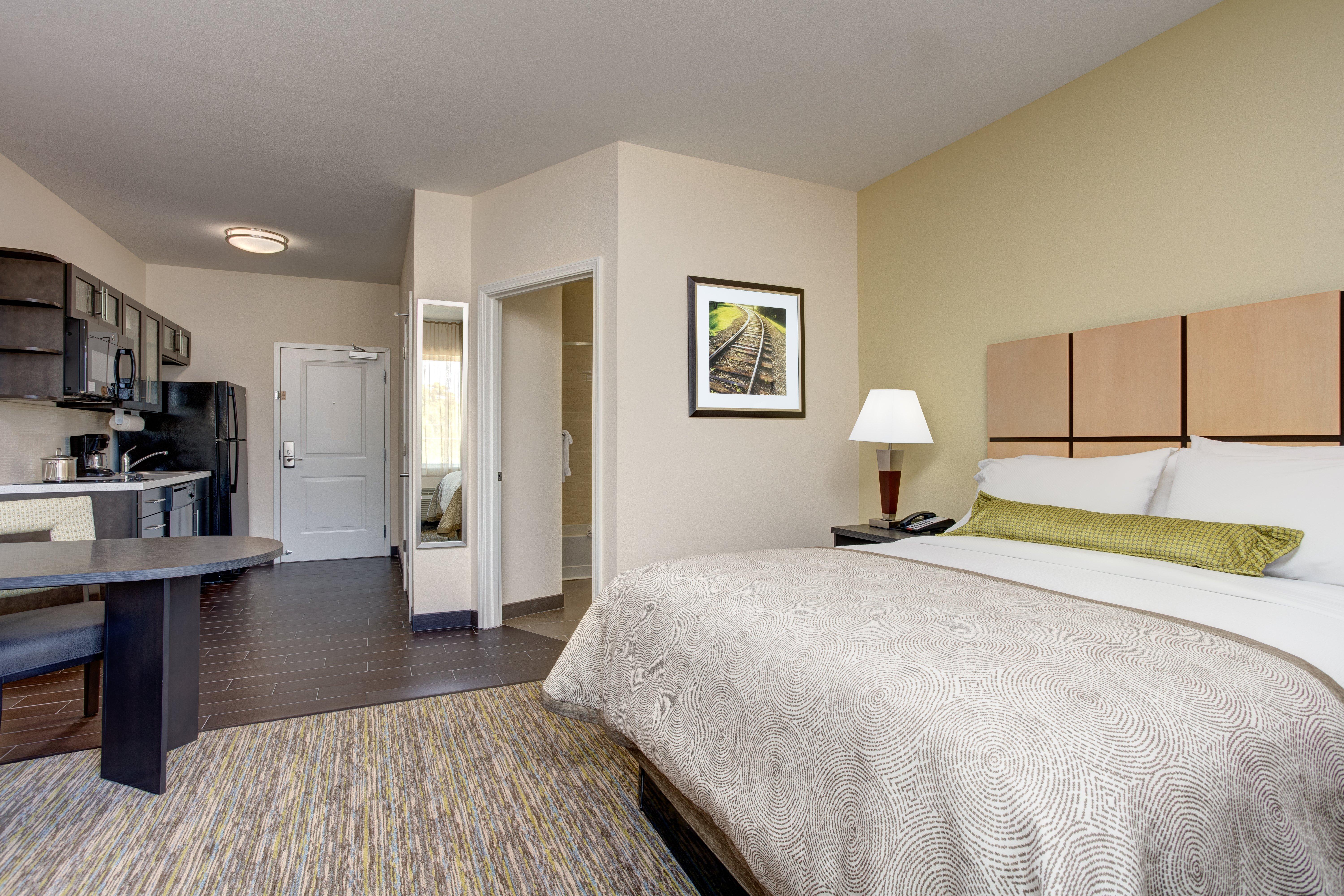 Studio, Queen Bed