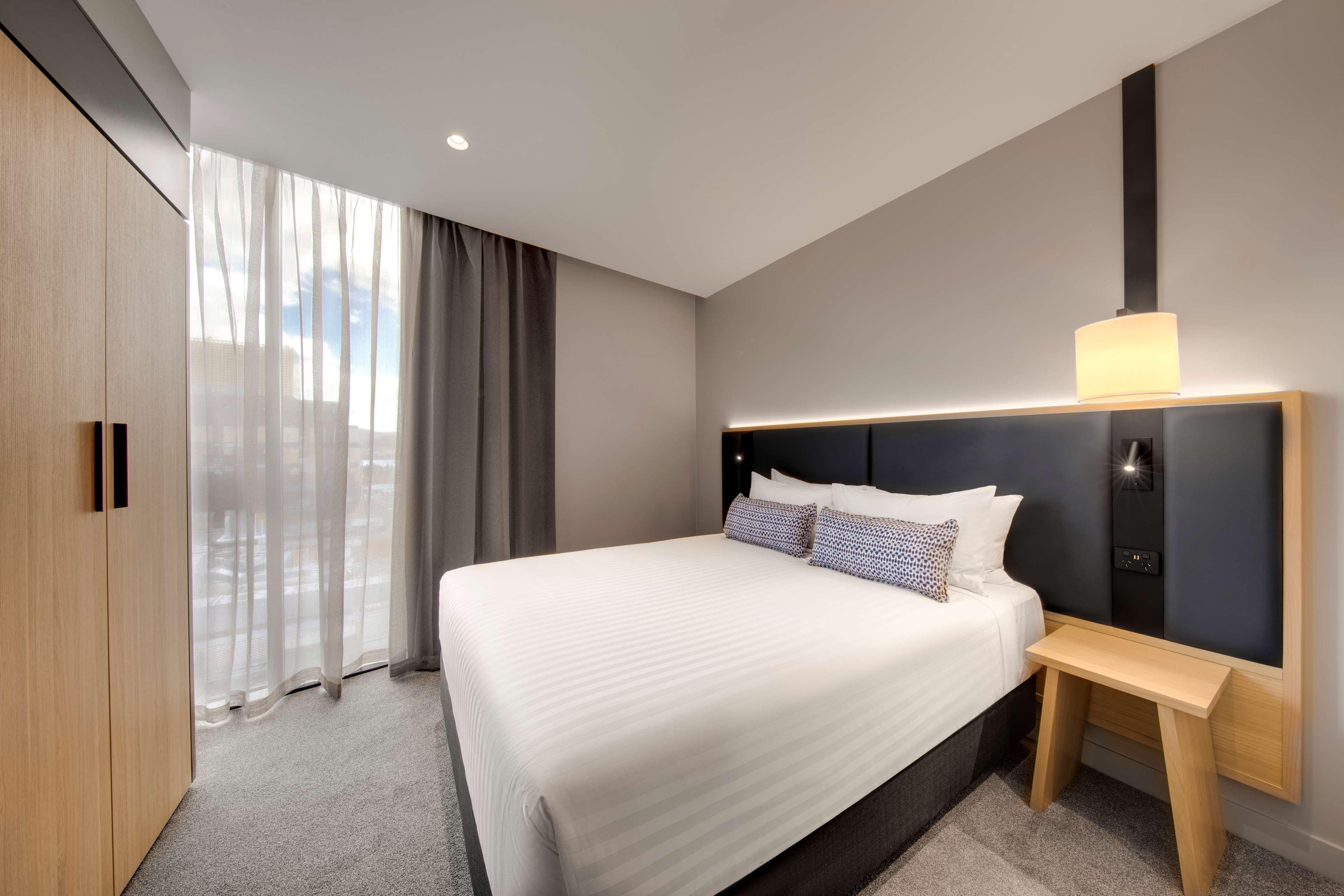 ROOM, KING BED, MOUNTAIN VIEW